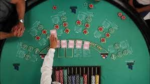 Ultimate Texas Hold'em - Trò chơi đánh bạc điện tử đầy kịch tính