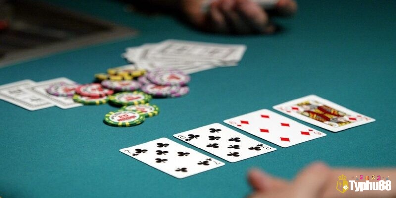 Những dạng bài rác phổ biến trong các biến thể Poker