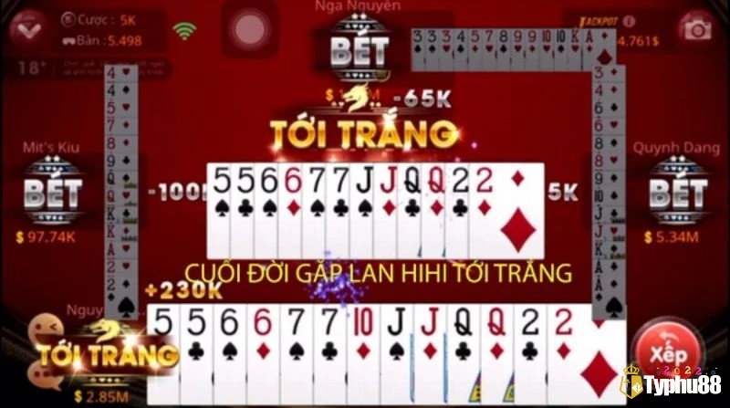 Khi anh em sở hữu những bộ bài đặt biệt thì sẽ được tới trắng là thắng luôn ván đầu mà không cần đánh nữa