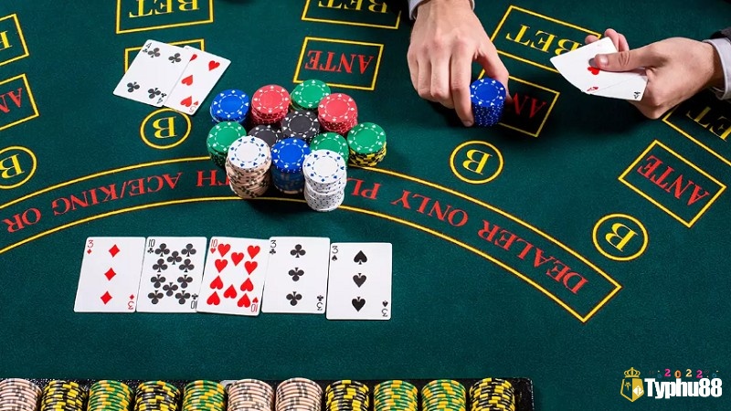Một chiến thuật poker texas hold'em hiệu quả là khả năng thích nghi với đặc điểm của từng bàn chơi