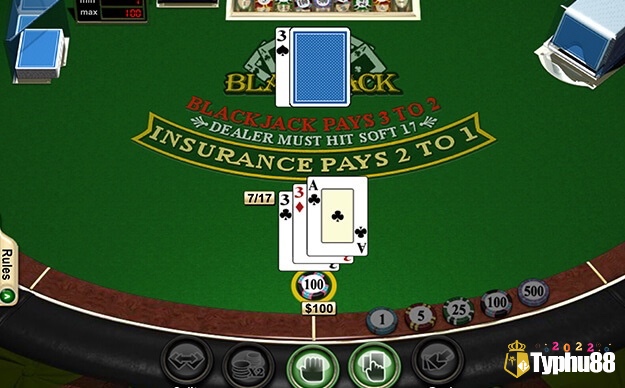 Người chơi luyện tập quyết định "hit", "stand", "double down" và "split" để nâng cao kỹ năng trong game Blackjack offline