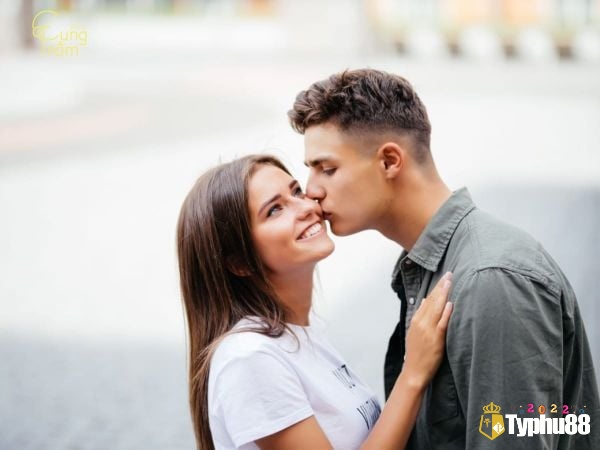 Mơ hôn má người lạ ám chỉ sự may mắn và cơ hội