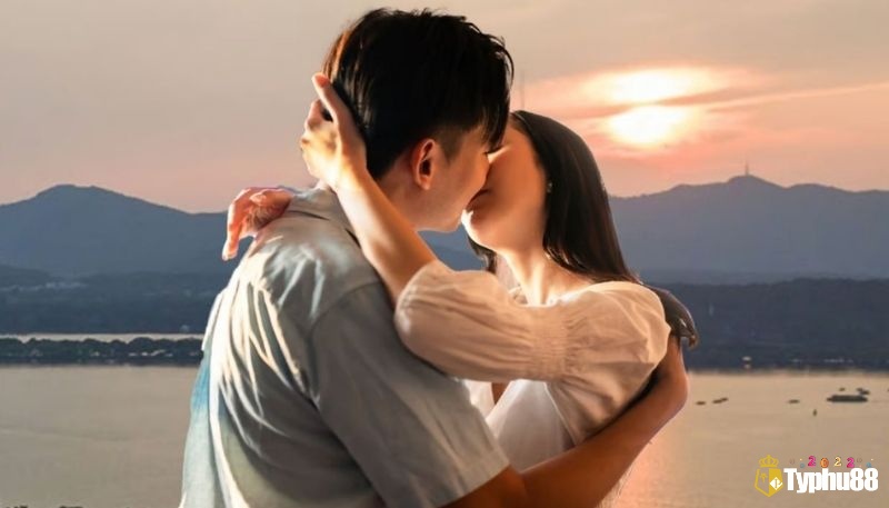 Giải mã giấc mơ thấy hôn người lạ có số đề theo bối cảnh mơ