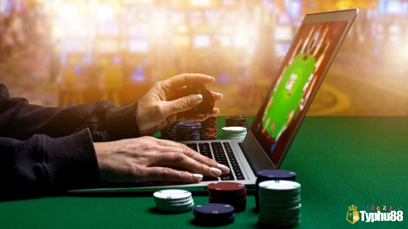 Khi đánh giá trò chơi poker trực tuyến cần quan tâm đến độ uy tín và giấy phép hoạt động