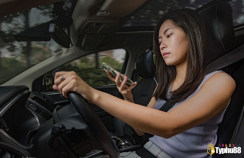 Giấc mơ thấy lái xe ô tô với người quen là một điềm báo tích cực cho cuộc sống của bạn