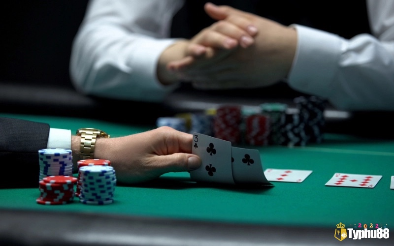 Kỹ năng đọc vị đối thủ thông qua các thuật ngữ poker như Pot Odds, Implied Odds và Tell – chìa khóa thành công của dân chơi poker chuyên nghiệp.