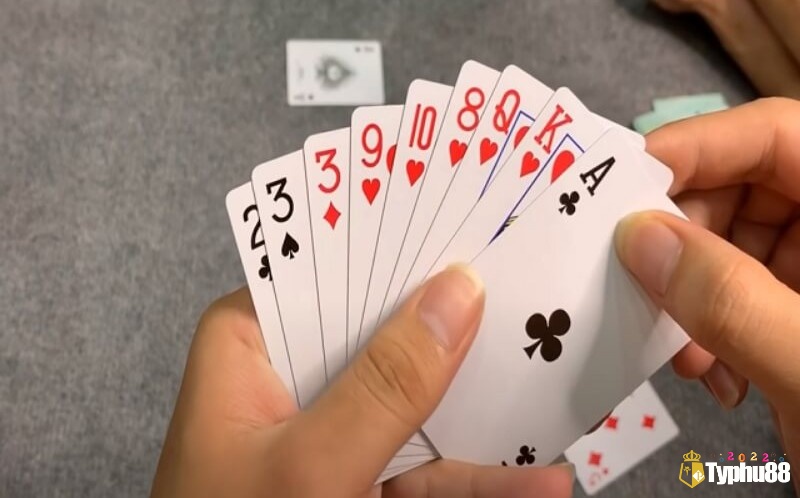 Chiến thuật phá cạ, chọn quân đánh rác hoặc đánh làm màu để tối ưu cơ hội thắng.