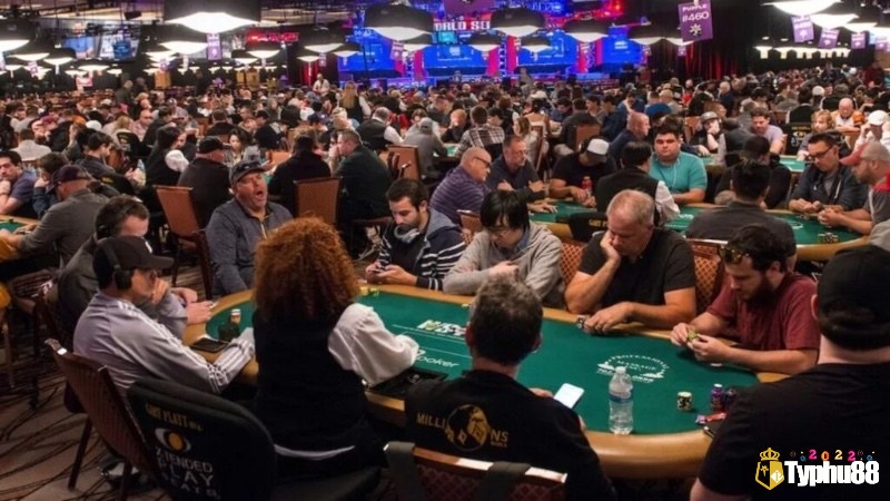 Loại hình Tournament poker nhiều bàn là phổ biến nhất, với sức hút từ hàng nghìn người chơi cùng tham gia.