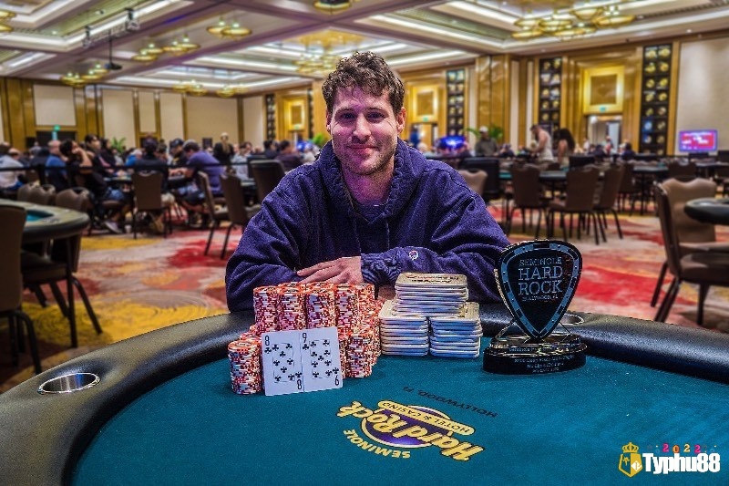 Giải đáp thắc mắc giúp người mới tìm hiểu luật, vốn và cách tham dự tournament poker hiệu quả.