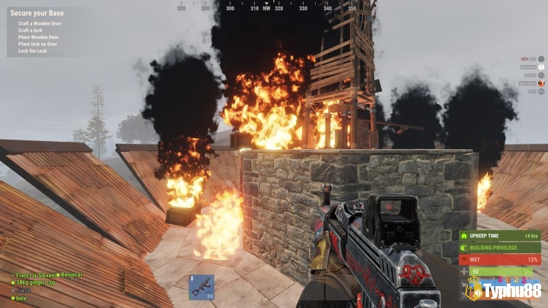 Tường căn cứ bị nổ thủng, hòm loot trống và mảnh vụn rơi trên sàn