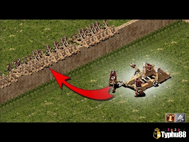 Máy bắn đá công phá tường thành trong ánh lửa và khói bụi