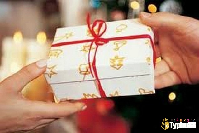 Mơ thấy nhận quà từ người yêu cũ thể hiện bạn đã nhìn nhận quá khứ bằng sự bao dung