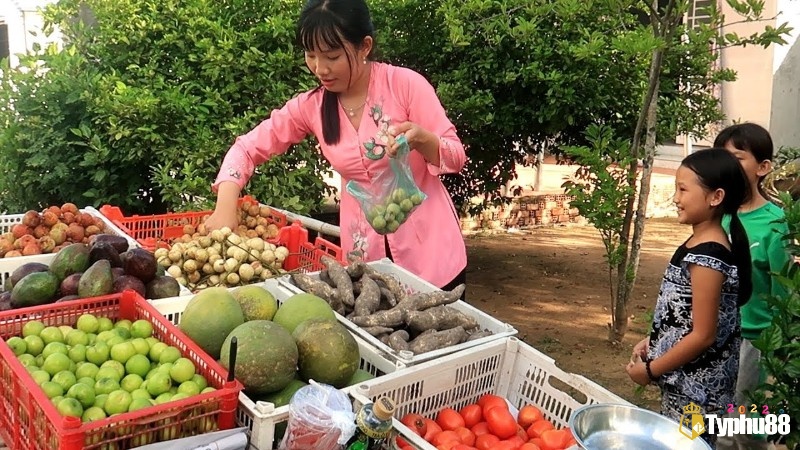 Mơ thấy đi bán trái cây cho thấy bạn đang nỗ lực để tạo dựng thành quả tốt hơn cho bản thân mình