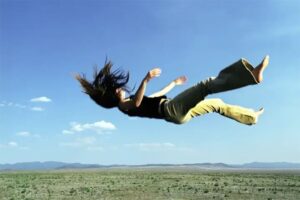 Mơ thấy ngã cao số mấy? Điềm báo gì? Đánh con gì trúng lớn?