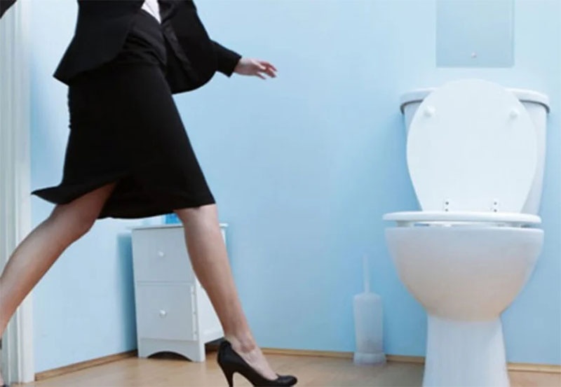 Mơ thấy đi vệ sinh đánh con gì? Điềm báo & con số may mắn